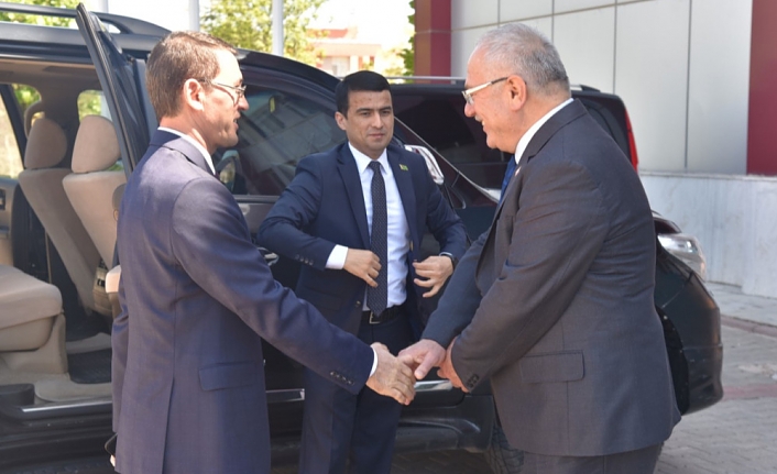 Türkmenistan Ankara Büyükelçisi Amanlıyev KMÜ'de