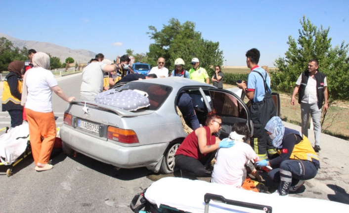 Karaman-Konya karayolunda Can Pazarı: 1’i Bebek 3 Ağır Yaralı