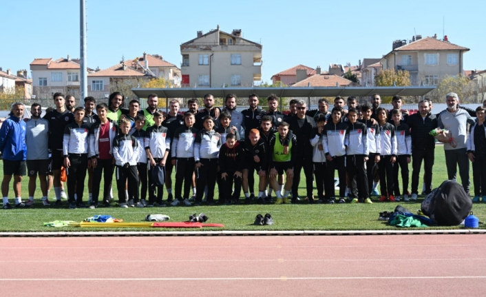 Öğrencilerden Karaman FK’ya Destek Ziyareti