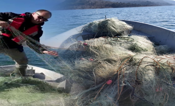 Karaman’da Kaçak Balık Avlamak İçin Serili Ağlar Toplandı