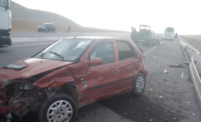 Otomobil Kontrolden Çıktı: 7 Yaralı