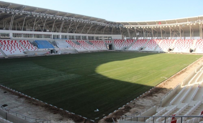 Karaman’ın Yeni Şehir Stadyumunda Çim Serme İşlemi Tamamlandı  