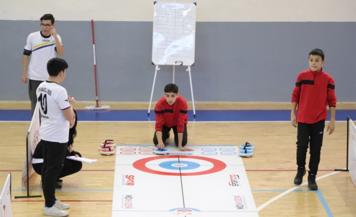 Okul Sporlar Gençler Floor Curling Müsabakaları Sona Erdi