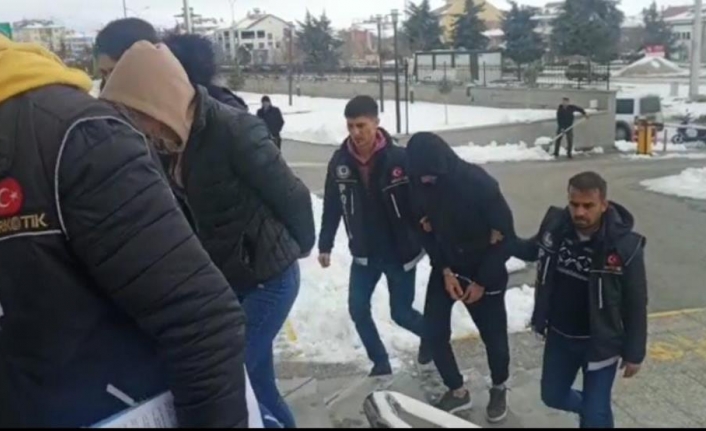 Karaman’da Uyuşturucudan Gözaltına Alınan 6 Kişi Tutuklandı
