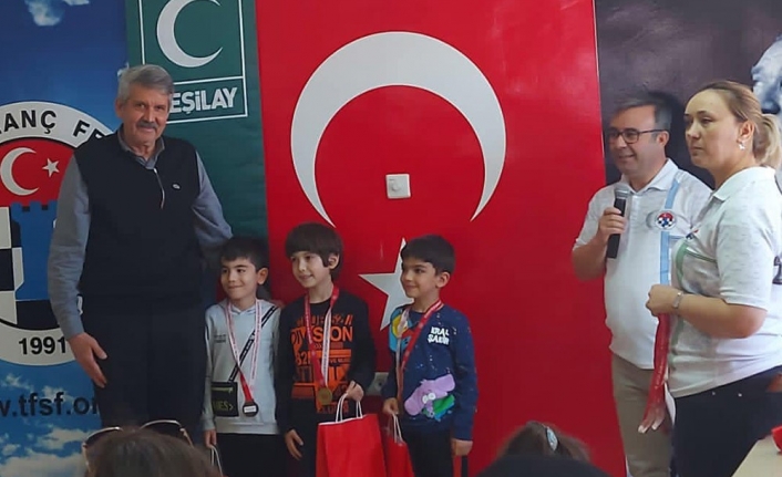 Karaman’da “Yeşilay Haftası Satranç Turnuvası” Düzenlendi