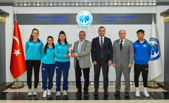 KMÜ Badminton Takımından Büyük Başarı