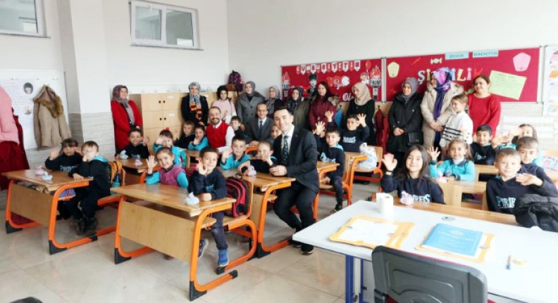 Kazımkarabekir'de Öğrencilerin Karne Heyecanı