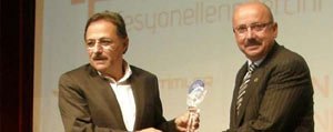 Baskan Samur’a Yilin Ilçe Belediye Baskani Ödülü
