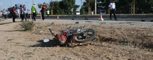 Cip Motosiklete Çarpti: 2 Kisi Yaralandi
