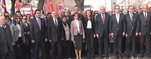CHP, Cumhuriyet Bayramini Çelenk Koyup Kutladi