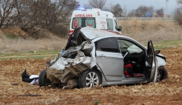 Otomobil Tarlaya Uçtu: 1 Ölü, 2 Yaralı
