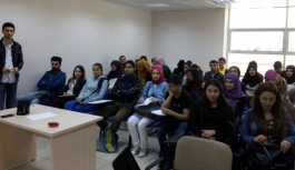 Gençlik Merkezi İngilizce Eğitimleri Devam Ediyor