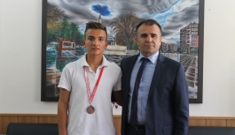 Başarılı Atlet Sultanoğlu’nu Ziyaret Etti