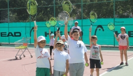 Karaman’lı Minikler Tenisle Tanıştı