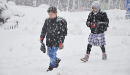 Yoğun Kar Yağışı Okulları Tatil Ettirdi