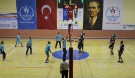 Karaman’da Öğretmenler Günü Voleybol Turnuvası...