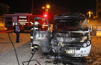 Park Halindeki Dolmuş Yanarak Kullanılamaz Hale...