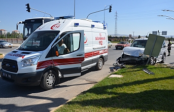 Otogar Kavşağındaki Kazada 2 Kişi Yaralandı