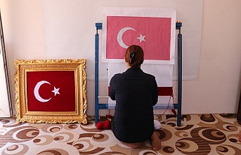 Teşekkür İçin İlmek İlmek Türk Bayrağı Dokuyor