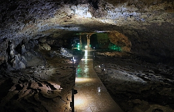 İncesu Mağarası Ziyaretçilerini Büyülüyor