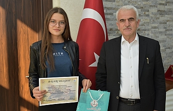 Genç Ressam, Bu Yıl Da Türkiye Birinciliğini Kimseye...