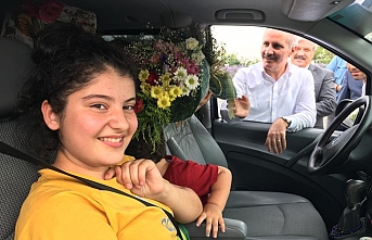 Vali Meral,Gurbetçi Vatandaşları Çiçeklerle Karşıladı