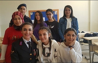 Lise Öğrencilerine Jandarma'dan Meslekı Tanıtımı