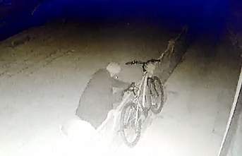 Konya’da Bisiklet Hırsızı Güvenlik Kamerasına Yakalandı!
