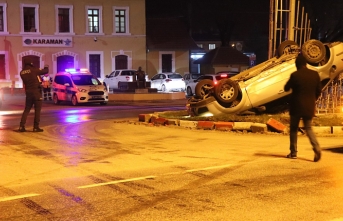 Hızını Alamayan Araç Sürücüsü MOBESE Direğine...