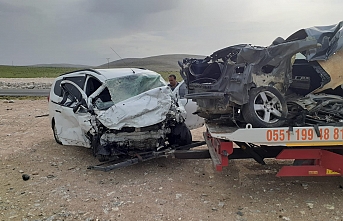 İki Otomobil Çarpıştı: 2 Yaralı