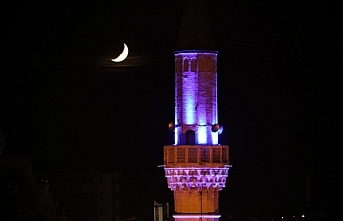 Karaman`da Minare ile Hilalin Buluşması Mest Etti