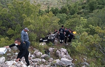 Karaman'da Otomobil Uçuruma Yuvarlandı: 3 Yaralı   