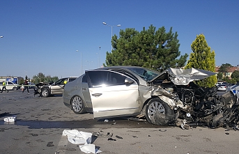 Karaman'da İki Otomobil Çarpıştı: 1 yaralı