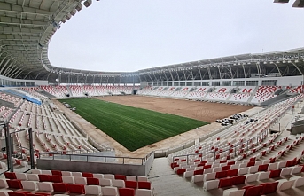 Karaman’ın 15 Bin Kişilik Stadyumunda Çim Serme...